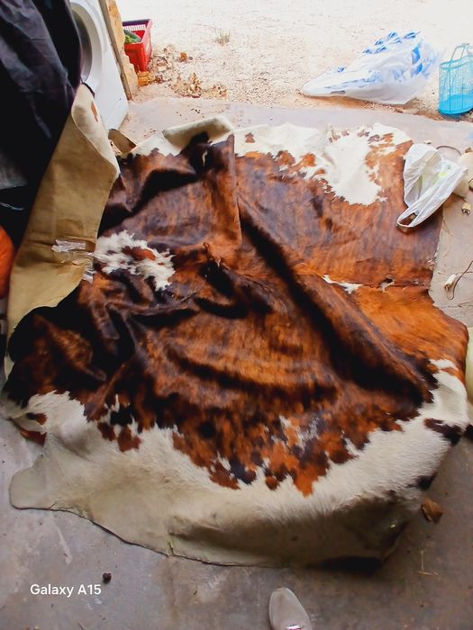 Голяма обработена кожа от бик -килим