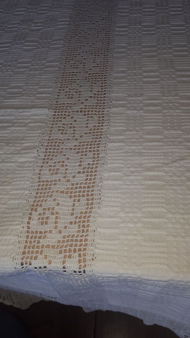 Fete de masa cu dantela