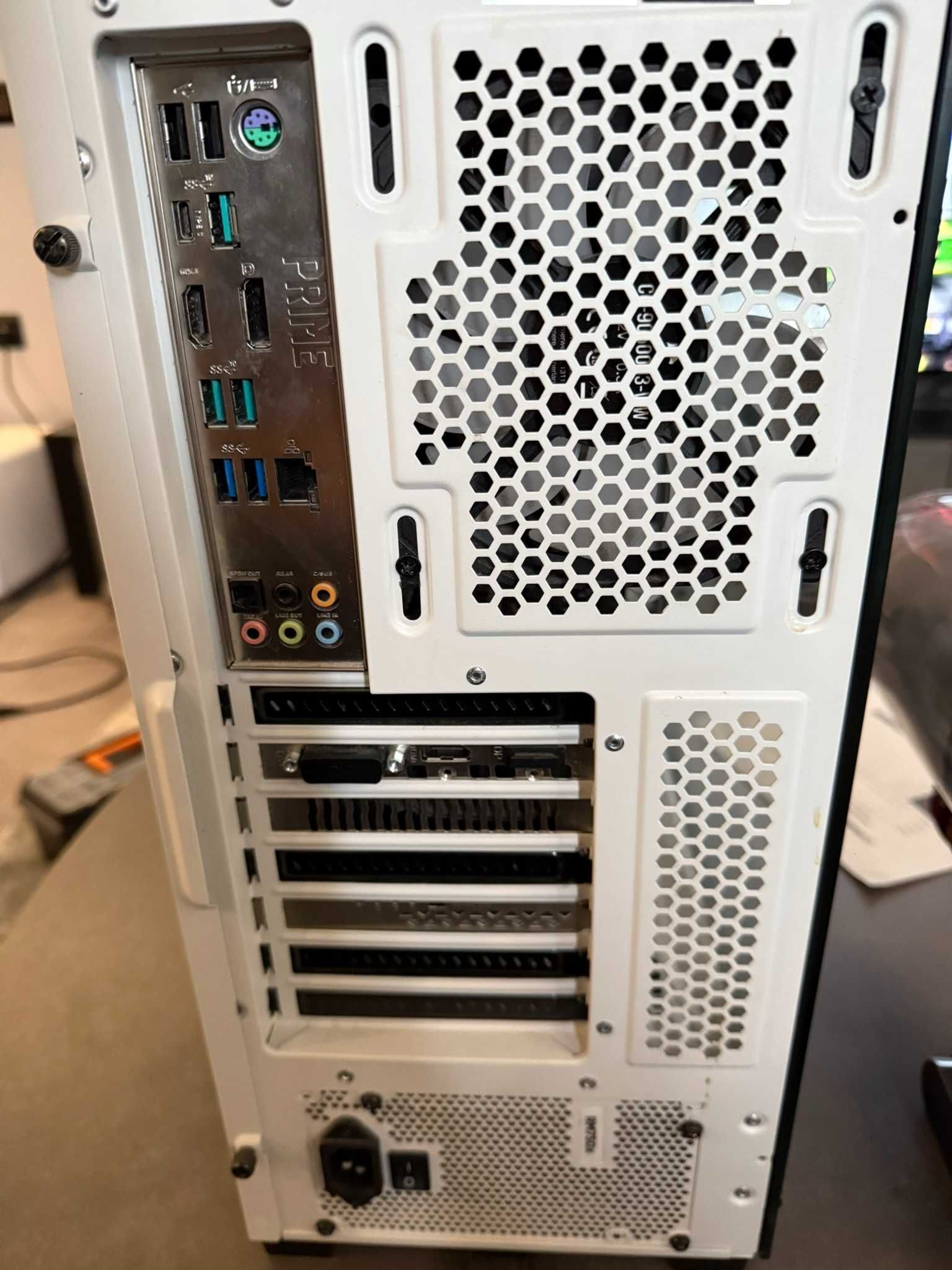 Настолен компютър Intel I9 9900K, 32GB, 1660 GTX