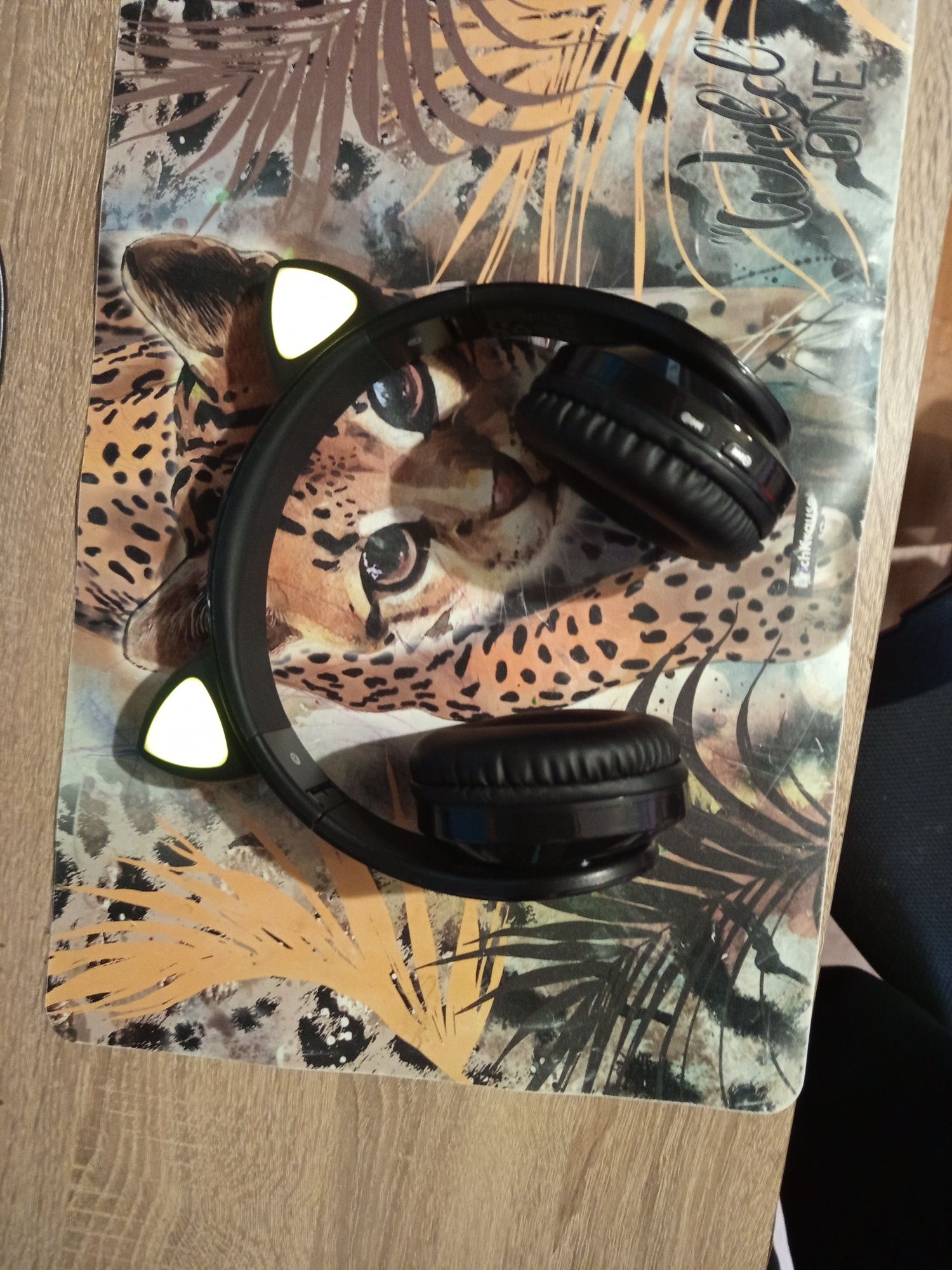 Wireless headphones