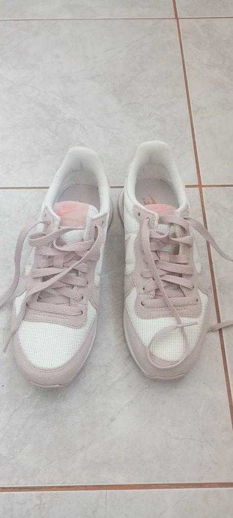Дамски маратонки Nike 36.5