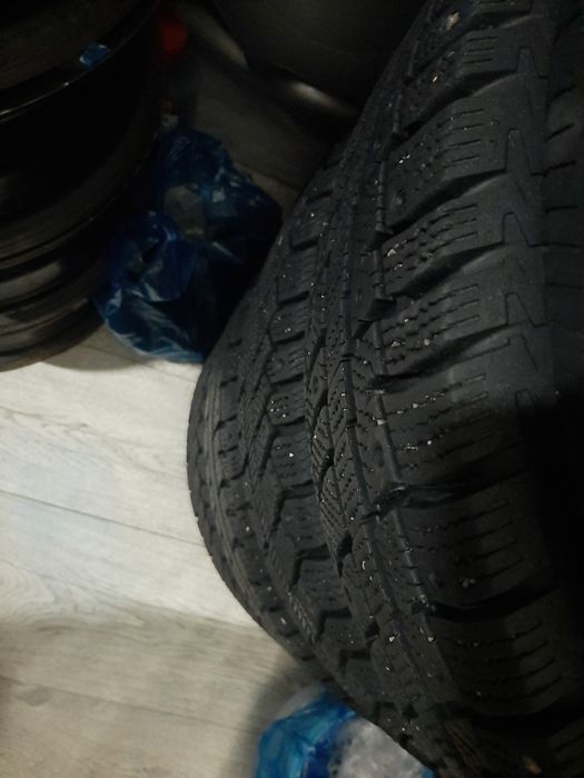 Продам зимный шиповный баллон 185/70/14