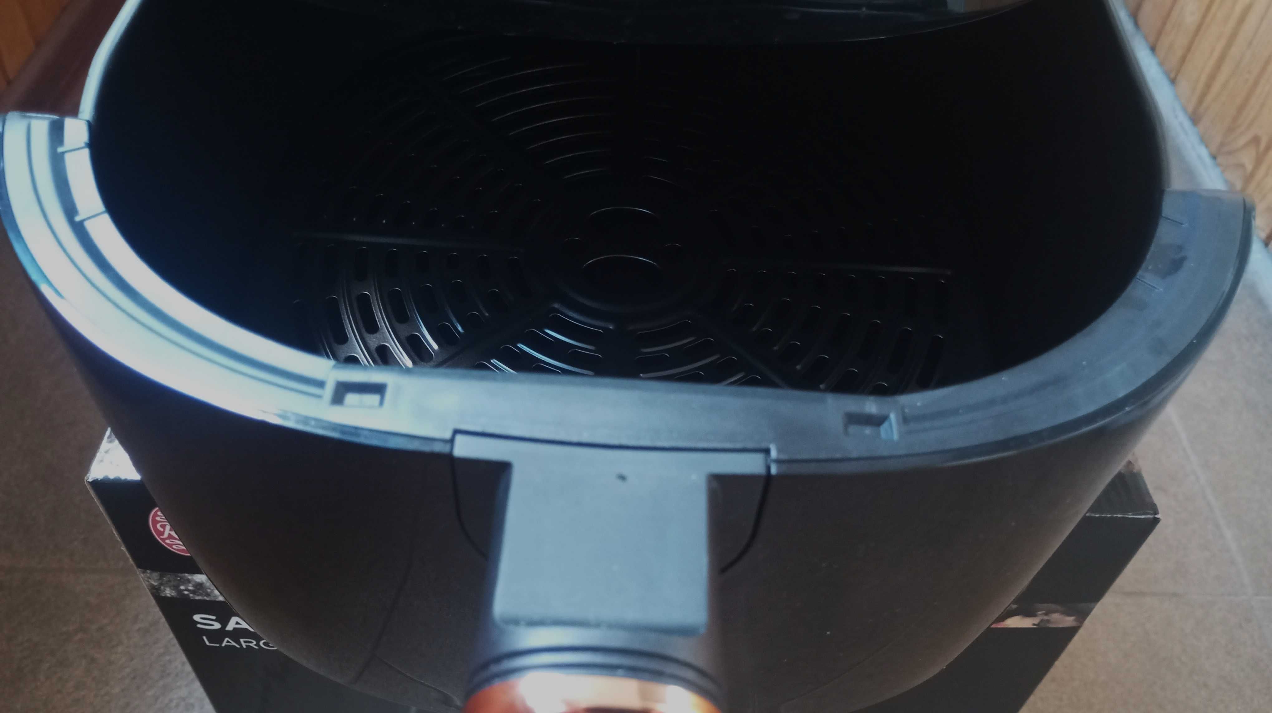 Нов 5L еърфрайер Russell Hobbs , модел 26510-56