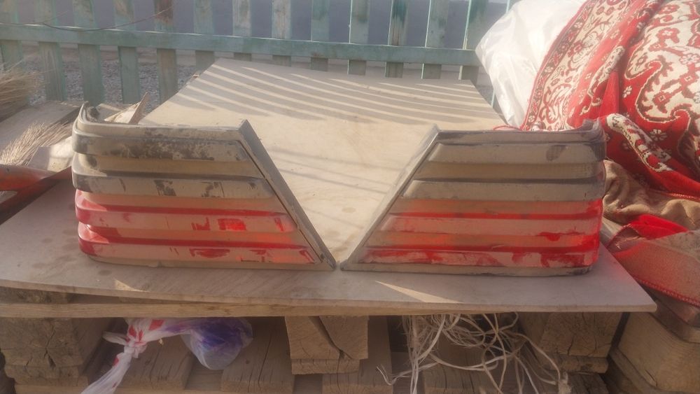 Задние фары Мерседес 124