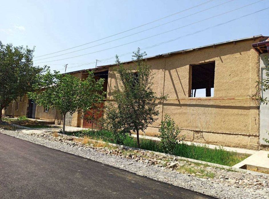 Самарканд шахрида   ховли сотилмокда.  Ховли 8 хонали