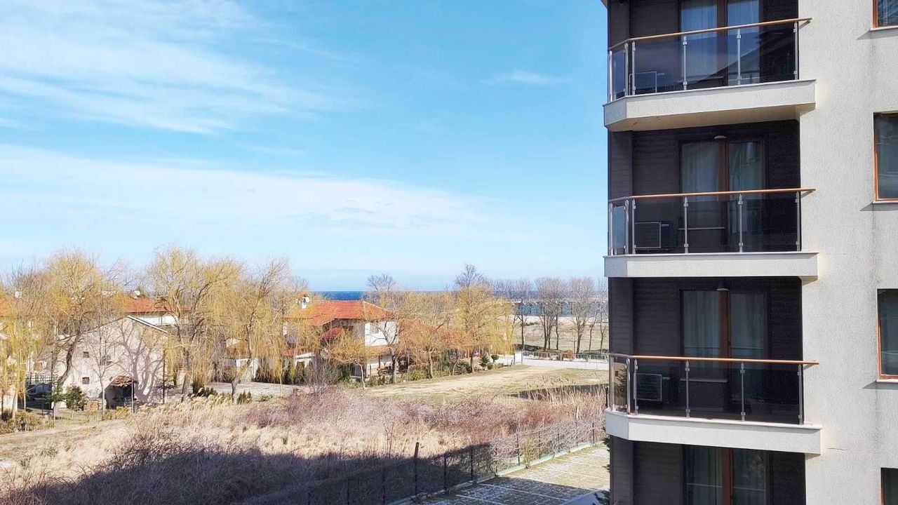 Дава се под наем Тристаен апартамент в с. Шкорпиловци, Област Варна - 118 кв.м за 135000 € - Снимка #12