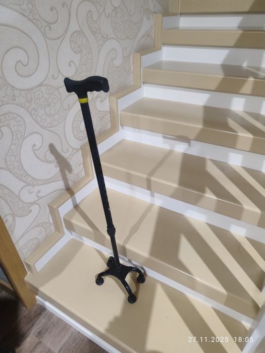 Продам трость для ходьбы