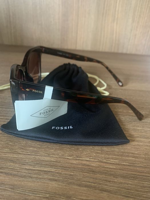 Ochelari de soare noi, Fossil