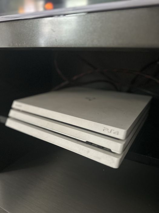 Продаю Plastation 4 Pro