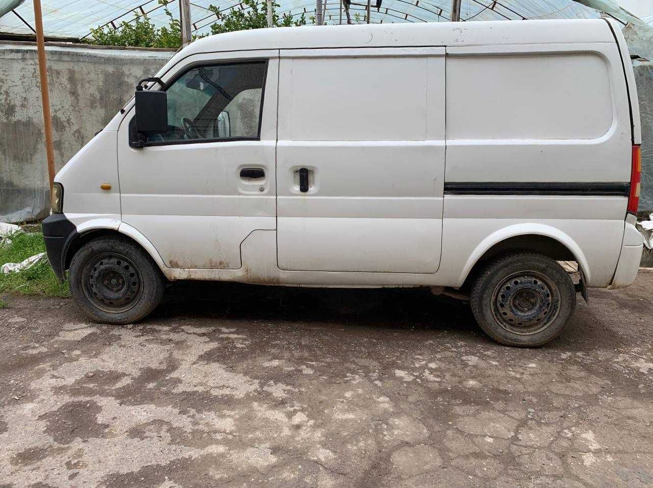 Dongfeng Yuk furgon (yuk tashuvchi furgon)