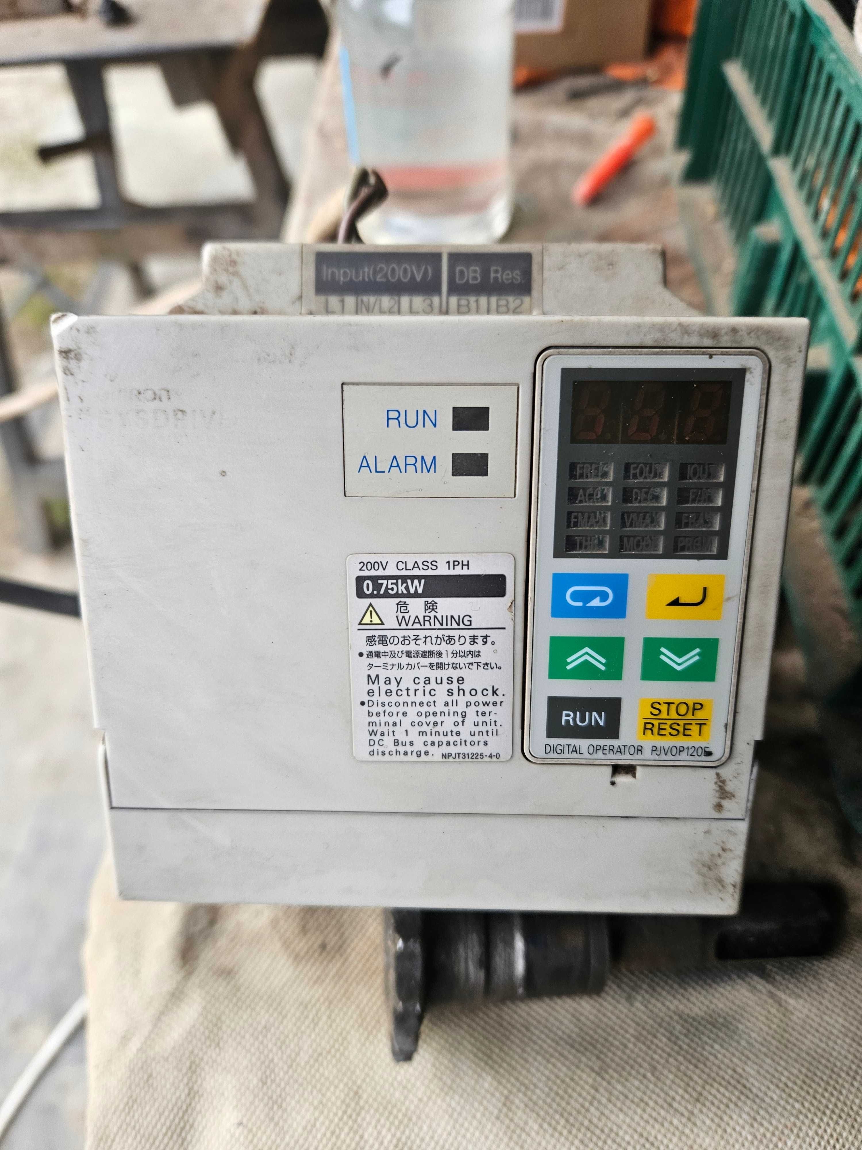 Vand invertor Omron