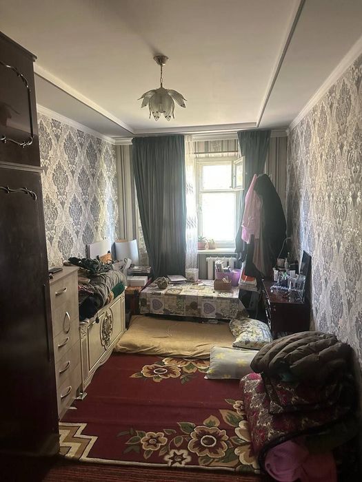 Продам чиланзар 23.  Двух комнатная.  Балкон 2*6