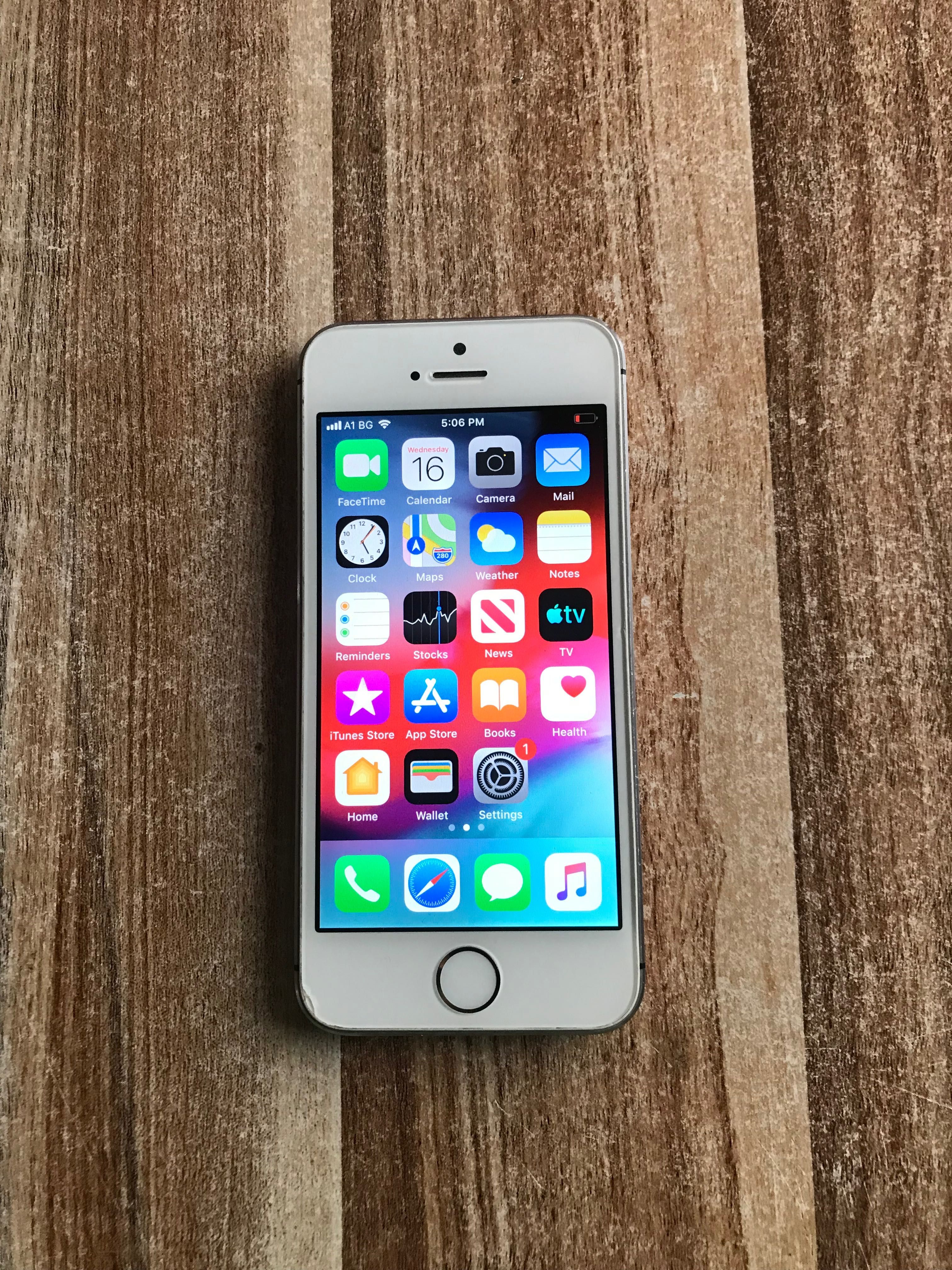 Продавам iPhone 5s