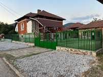 Продава се имот с две къщи в село Скравена, община Ботевград