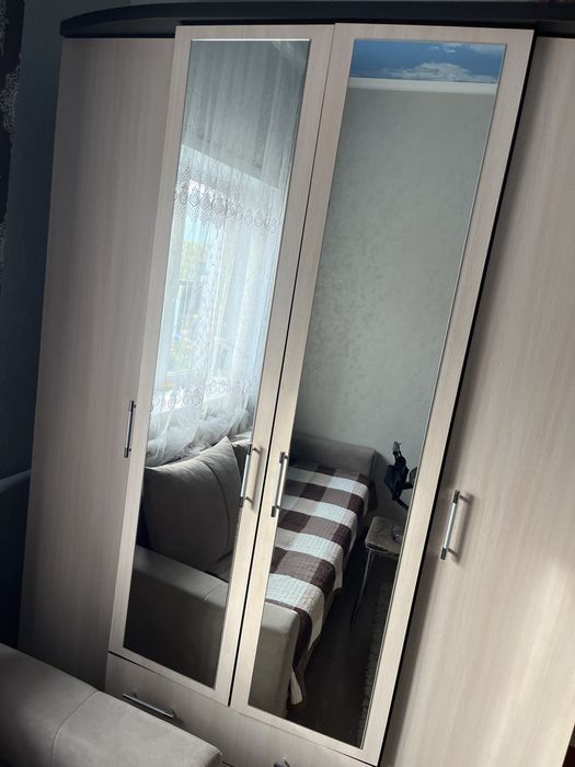 Шкаф 4-х дверный, в отлином состоянии