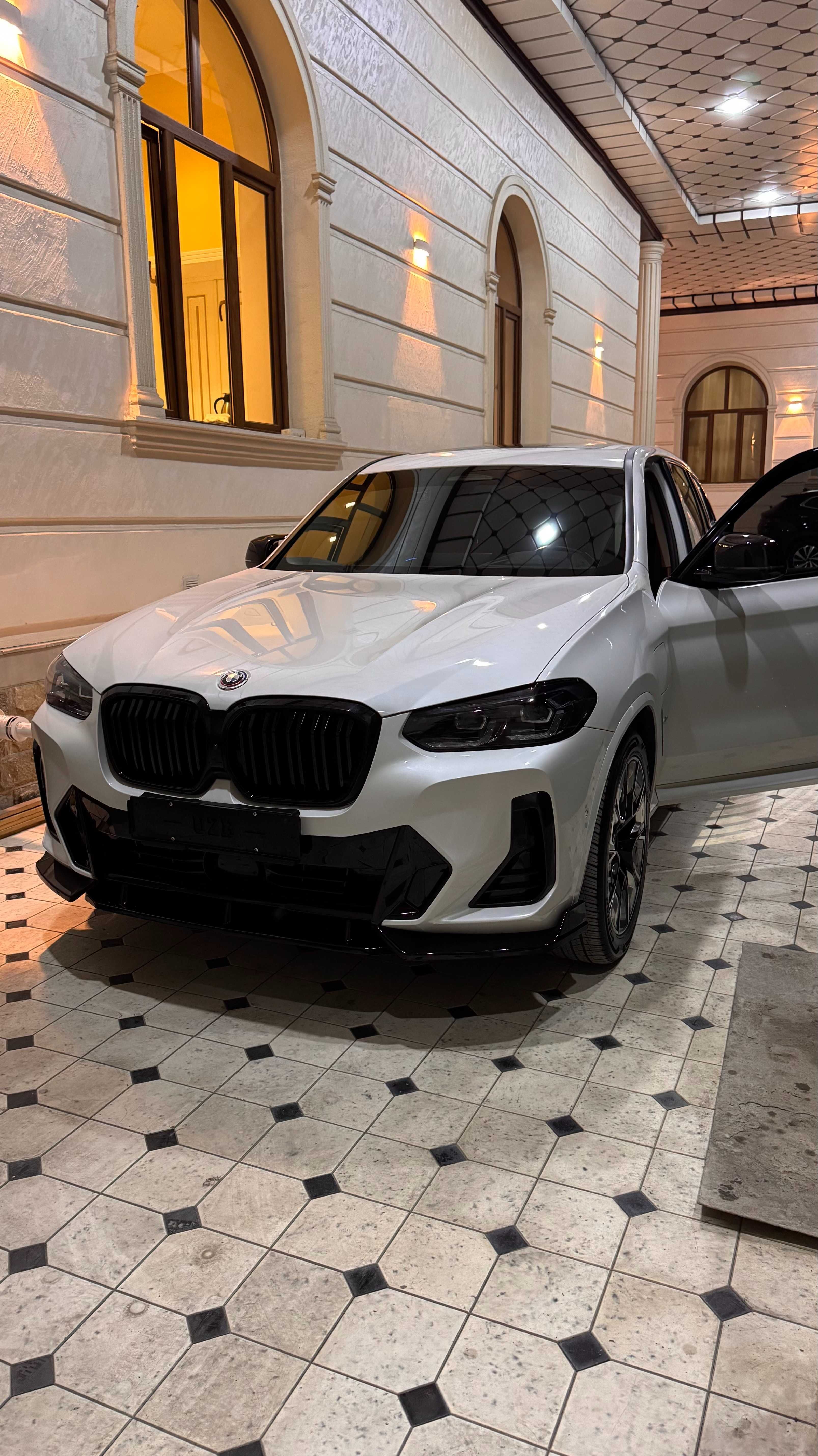 BMW IX3 M sport, full.