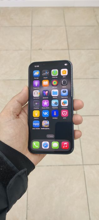 Продам Айфон 13 .