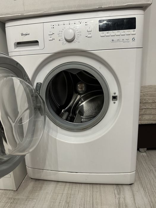 Vand  masina de spalat si canaoea la pachet!!