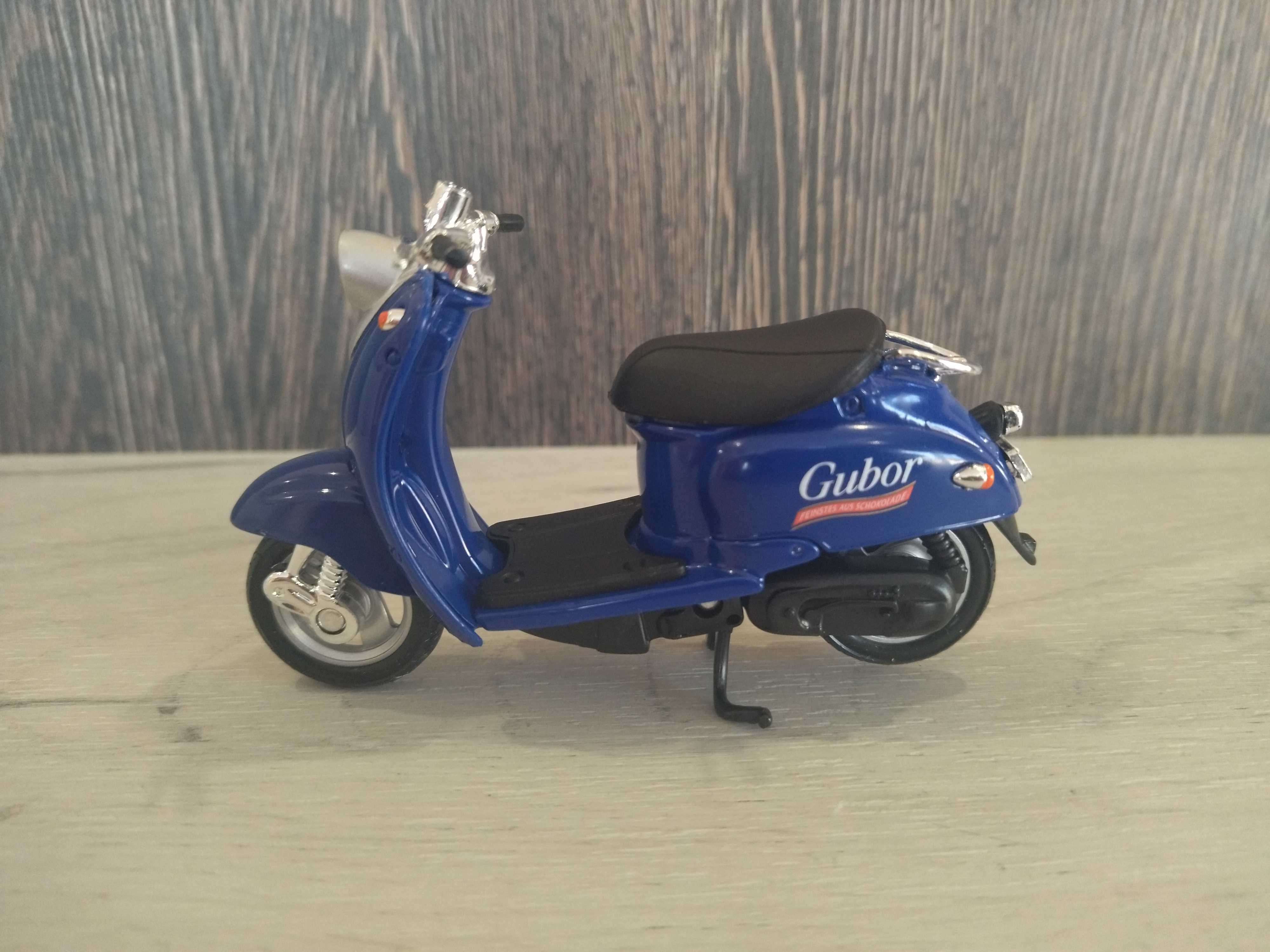 Метално скутерче Vespa !!!