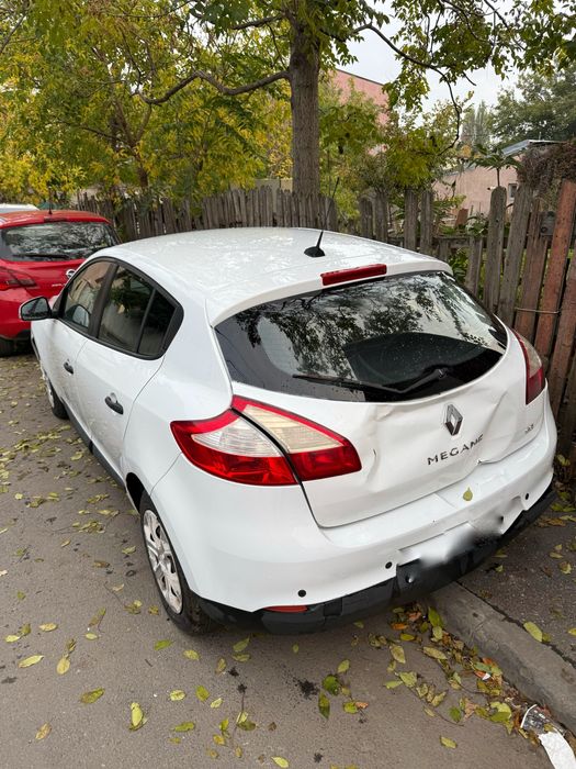 Vand renault megan 3 usor avariat
