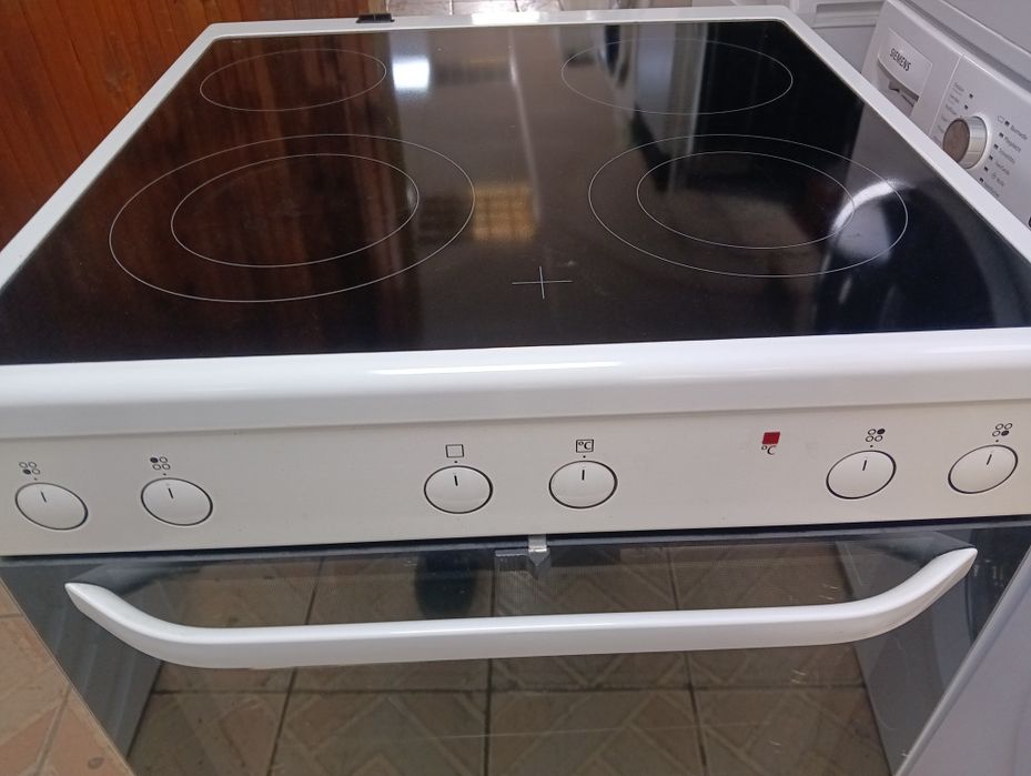 Свободно стояща печка с керамичен плот VOSS Electrolux 2 год.Гаранция!
