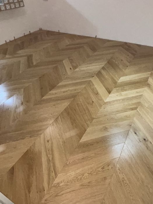 Montaj parchet ,raschetat,lăcuit și plinte-calitate garantată!