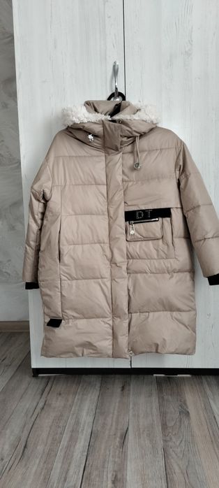 Продам зимнюю куртку на рост 146. В хорошем состоянии. В носке 1 сезон