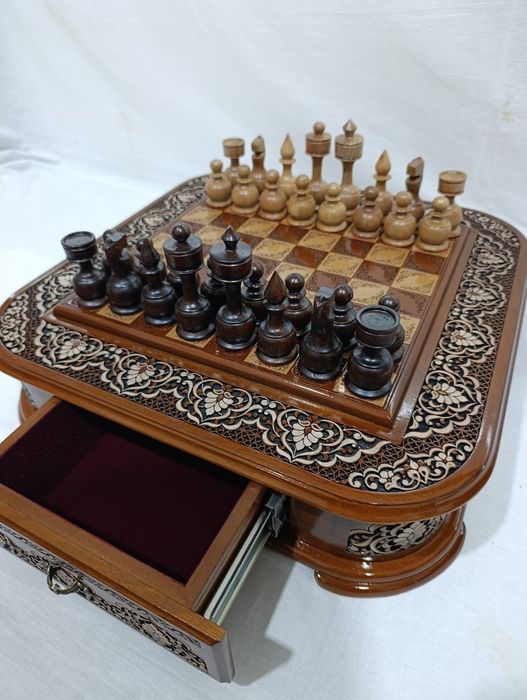 Shaxmat Шахматы 40×40 sm yongʻoq daraxtidan yasalgan