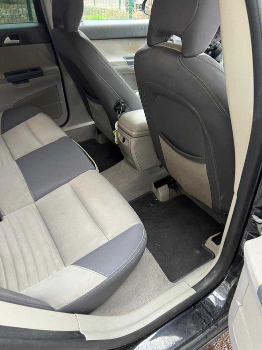 Vand Volvo V50 pentru dezmembrari complet