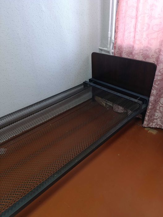 Продам кровать с панцирной сеткой