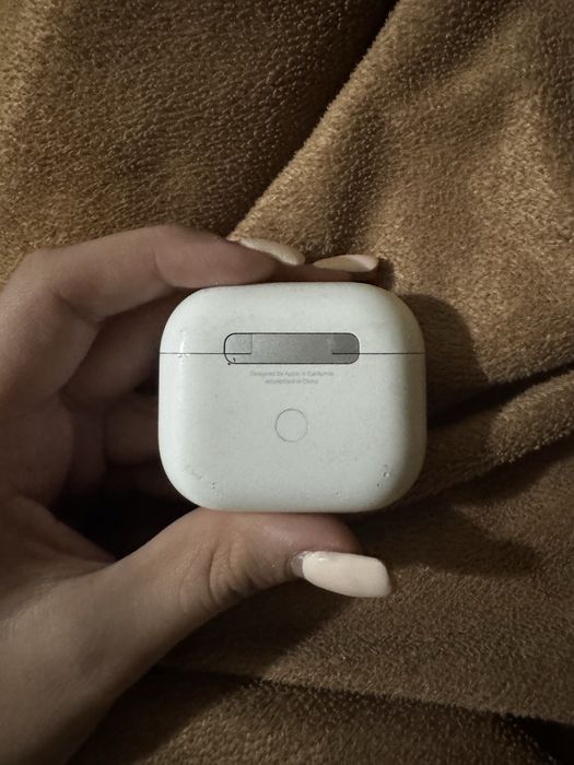 AirPods (3-то поколение с Lightning зареждане)