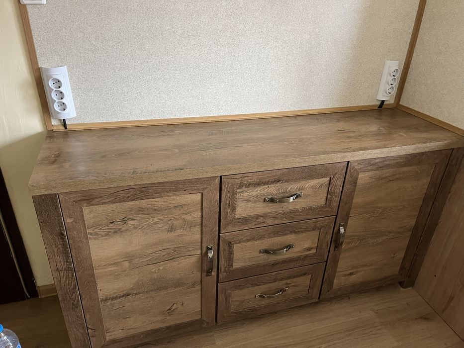 Шкафове и плот комплект в перфектно състояние без забележки