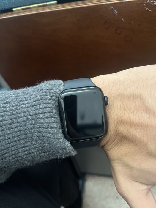 Продаю apple watch SE2 gen