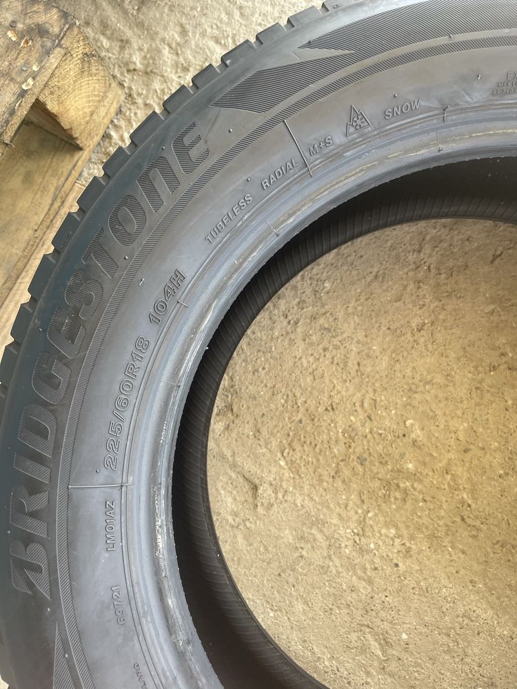 225/60R18 Bridgestone BLIZZAK LM001