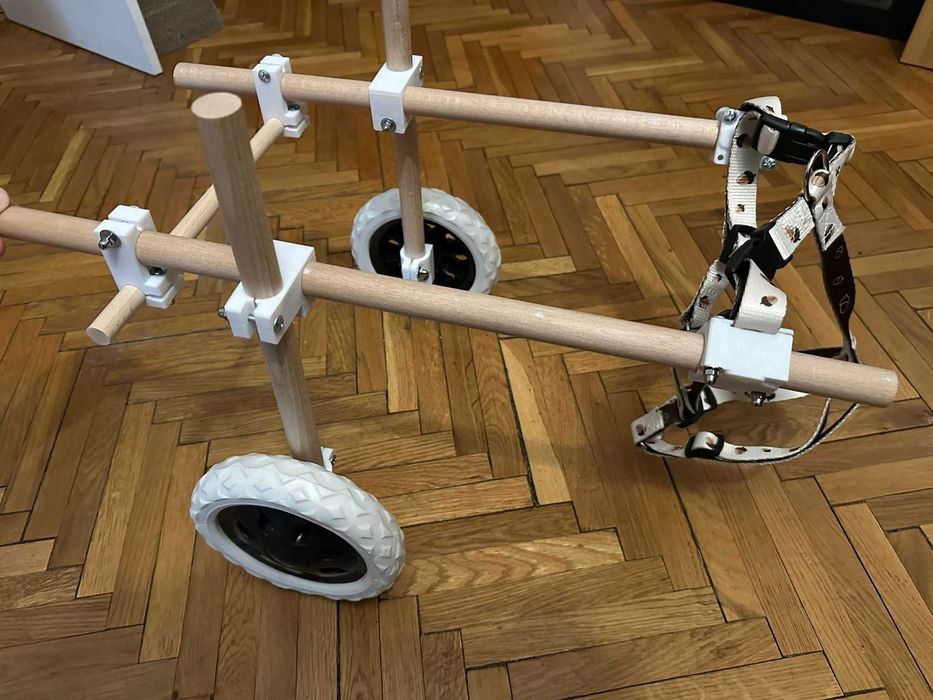 Carucior pentru catei cu dizabilitati