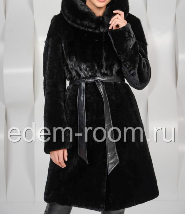 Продам шубу мотон с отделками норки новая