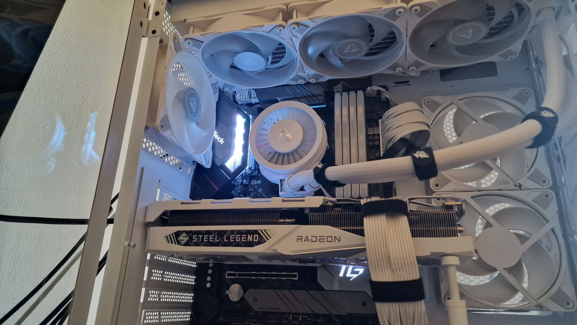 Ryzen 7 5700x3D, ASRock B550 Velocita, 32gb Ram DDR4 3600MHZ