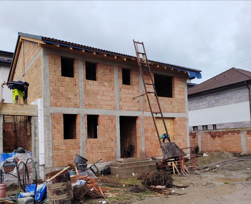 Vând casa, zona Gușterița