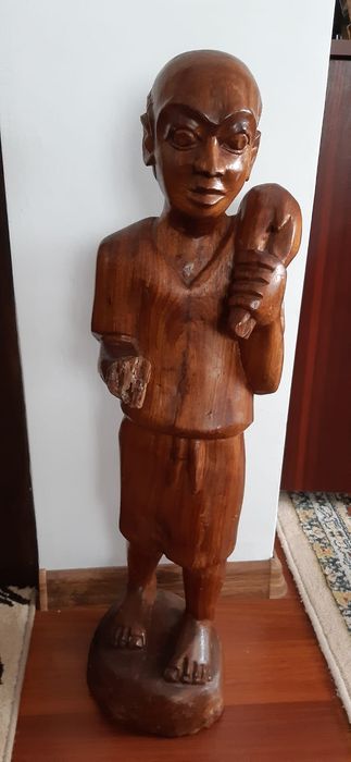 Statuie din lemn intreg sculptată manual