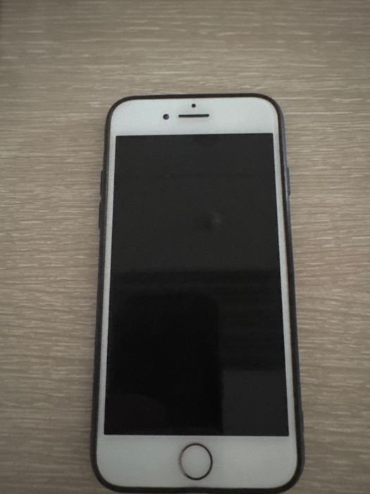 Продам айфон 7 в хорошем состояний