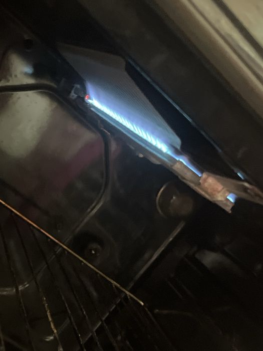 Газ плита  в отличном состоянии все рабочии  эмаль легкий очистки