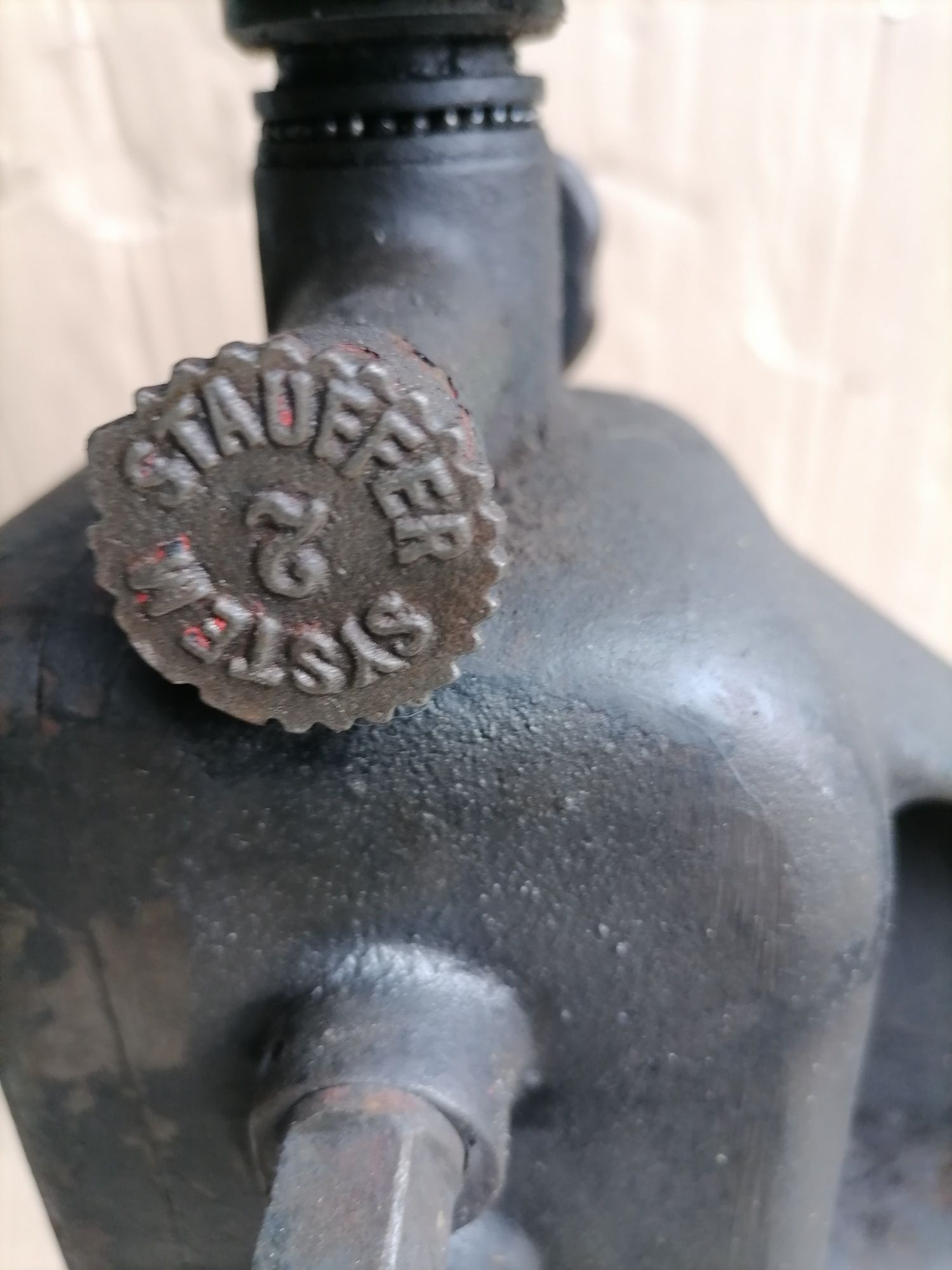 Menghina mașina de găurit antichitate 100 de ani