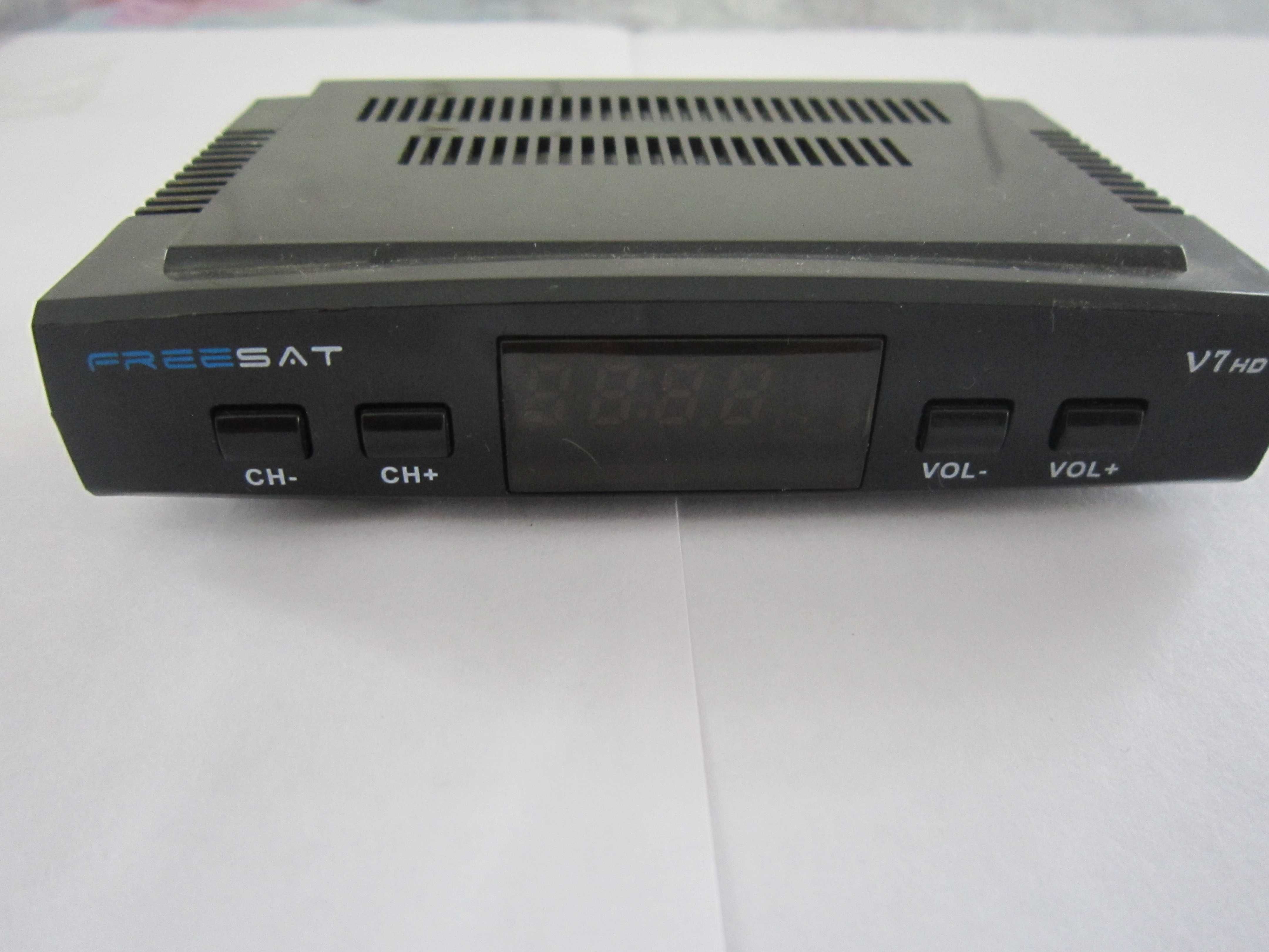 Спутниковый ресивер FREESAT F7 HD.