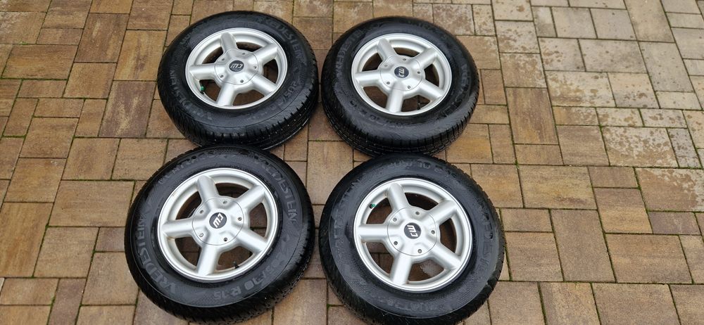 Vand  4 jenti+anvelope 205/70 r15 stare foarte buna