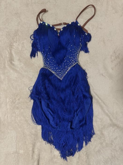 Продам костюмы для танцев