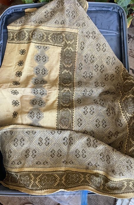 Costum national de peste 70 de ani