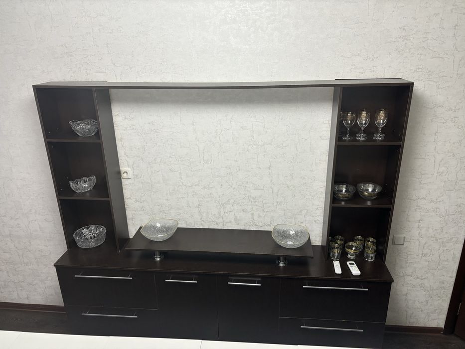 Горка для гостинной / шкаф для гостинной