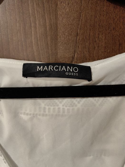 Елегантна рокля Guess