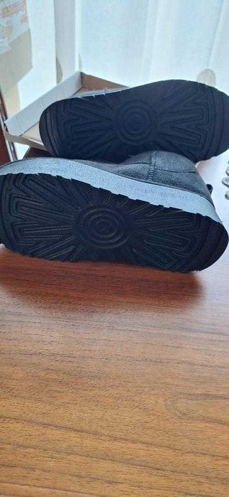 ghete dama tip UGG ,noi  , negre ,inblanite , marime 38 , pret 75 lei