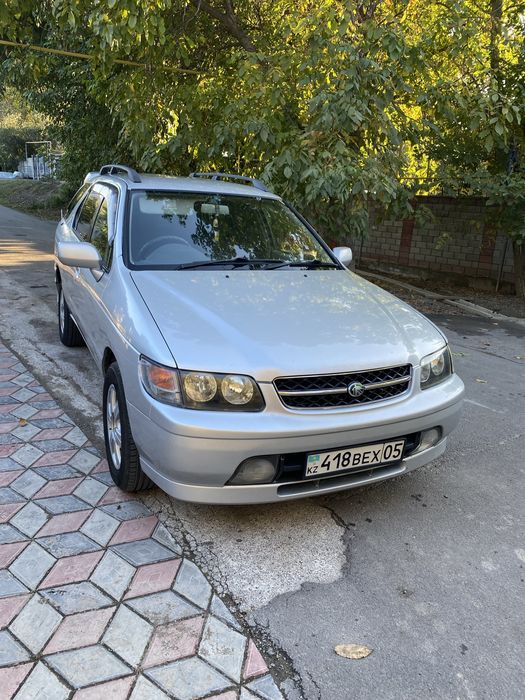 Продам машину nissan